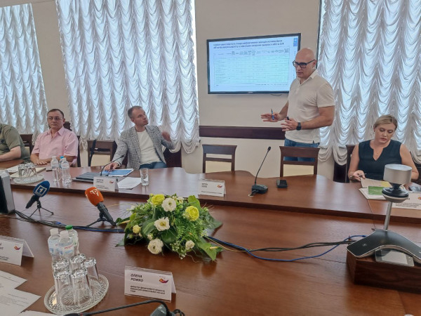 Ю. Вілкул: Незважаючи на складнощі, разом з експертами працюємо над проєктами термомодернізації у лікарнях, дитячих садках та школах3