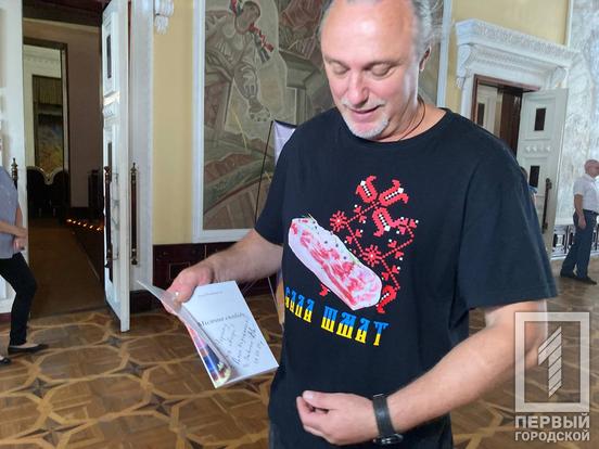 «Моя родина – уся Україна»: у Саксаганському районі організували благодійний концерт, на якому виступив народний артист України – Петро Чорний9