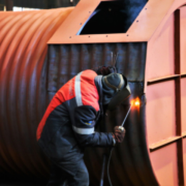 На криворізьких підприємствах Метінвесту триває виготовлення безпекових модулів для ЗСУ1