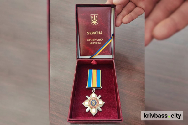 Отримала нагороду замість сина: матері гвардійця Станіслава Язана вручили орден «За мужність»2