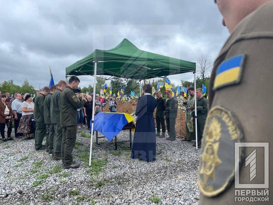 Пішов воювати у перших рядах: у Кривому Розі поховали нацгвардійця Андрія Коломійчука2