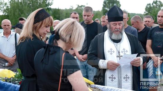 У Кривому Розі місце останнього спочинку віднайшли мужні захисники з батальйону «АРЕЙ» Ігор Байсалов та Роман Полусмяк3