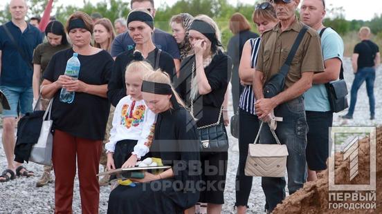 У Кривому Розі місце останнього спочинку віднайшли мужні захисники з батальйону «АРЕЙ» Ігор Байсалов та Роман Полусмяк10