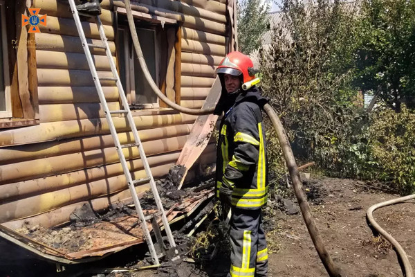 В Кривому Розі вщент вигорів приватний будинок2