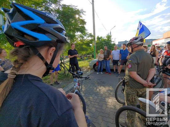 «Важливо пам’ятати своїх воїнів, Герої живуть вічно!»: у Кривому Розі провели велопробіг пам’яті медика Олексія Резніченка4