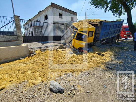 Відмовили гальма у вантажівки з піском: у Кривому Розі сильна аварія із трьома постраждалими1