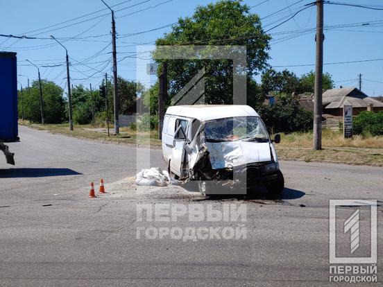 Відмовили гальма у вантажівки з піском: у Кривому Розі сильна аварія із трьома постраждалими4