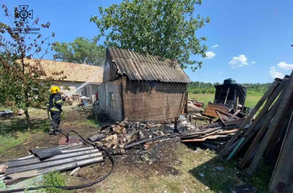 За кілька хвилин вогонь знищив частину домоволодіння на Криворіжжі – фото0