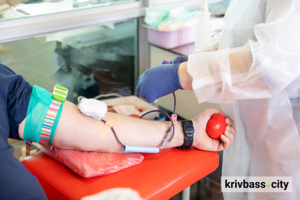 Кров рятує життя: у Кривому Розі медики Центру переливання терміново шукають донорів