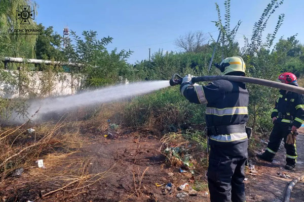 На Дніпропетровщині протягом минулої доби пожежами знищено понад 11 га родючої землі в екосистемах  4