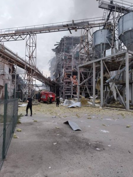 На Полтавщині внаслідок ракетного удару рф по підприємству загинуло троє людей, тривають пошуки ще одного працівника1
