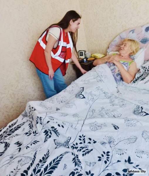 Не самотні: у Криворізькому районі волонтери Червоного Хреста опікуються пенсіонерами2