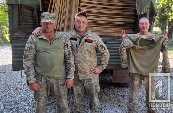 Прилади нічного бачення, автівки та квадрокоптери: Рада оборони Кривого Рогу посилила боєздатність оборонців фронту5