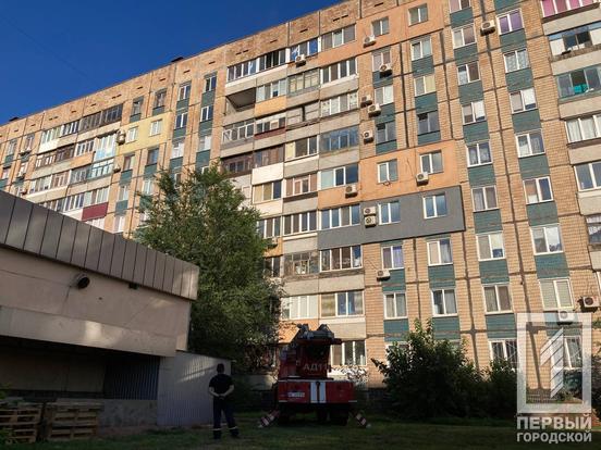 У Кривому Розі на вулиці Гетьманській вщент вигоріли кімната та балкон в одній з квартир багатоповерхівки2