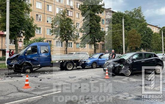 У Кривому Розі на вулиці Калнишевського зіткнулися п’ять машин