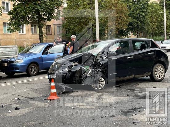 У Кривому Розі на вулиці Калнишевського зіткнулися п’ять машин2