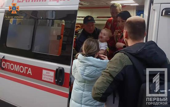 У Кривому Розі з пожежі вогнеборці врятували родину з 1-річним малюком