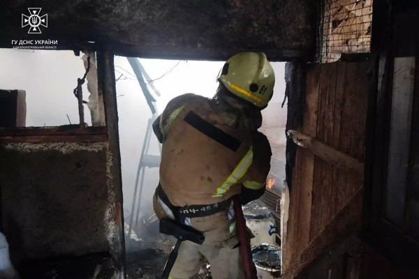 У Криворізькому районі ліквідовано пожежу на території приватного домоволодіння0