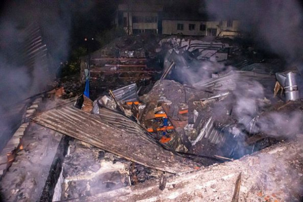 Уночі росіяни обстріляли Харків: постраждала одна людина, руйнувань зазнала складська будівля3