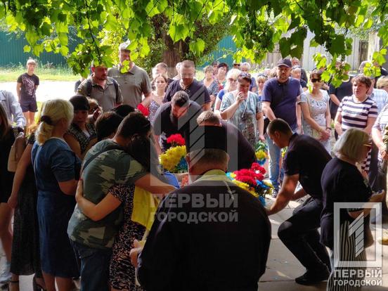 В останню путь провели хороброго криворізького захисника Павла Ліхмана7