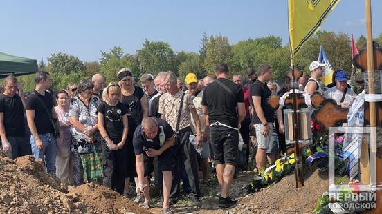 «Він був гаряче серце»: Кривий Ріг простився з полеглим бійцем  Валерієм Левіним13