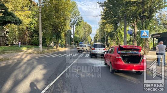 Гра в «доганялки» на бульварі Маршала Василевського: зіткнулися два легковики2