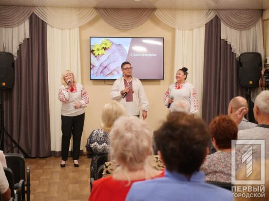 Ю. Вілкул: «Кривий Ріг – місто, у якому з турботою ставляться до старшого покоління. Навіть в умовах війни збережені всі виплати за міською Програмою соціального захисту, працюють всі територіальні центри й навіть знову запрацював для нашого золотого покоління Університет третього віку»1