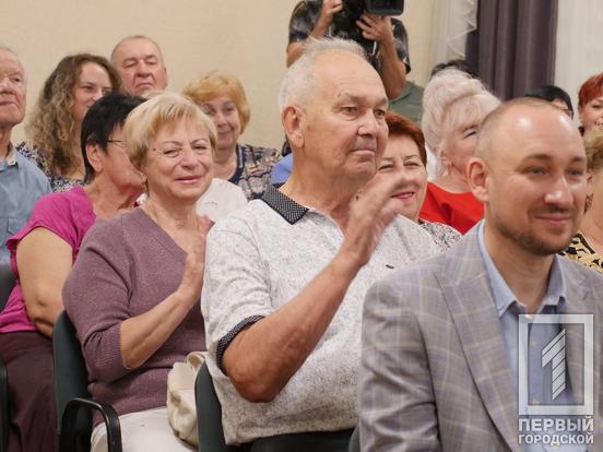 Ю. Вілкул: «Кривий Ріг – місто, у якому з турботою ставляться до старшого покоління. Навіть в умовах війни збережені всі виплати за міською Програмою соціального захисту, працюють всі територіальні центри й навіть знову запрацював для нашого золотого покоління Університет третього віку»3