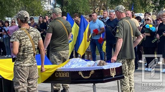 Кривий Ріг провів в останню земну дорогу мужнього воїна Богдана Ніколайчука4