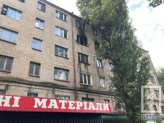 Може бути винною стара проводка: у Кривому Розі на вулиці Мусоргського з пожежі врятовано жінку2