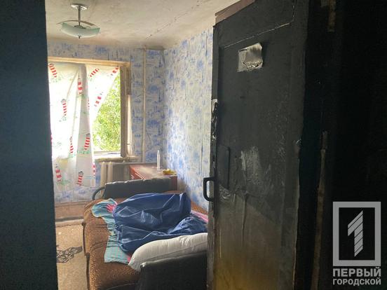 Може бути винною стара проводка: у Кривому Розі на вулиці Мусоргського з пожежі врятовано жінку11