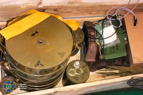 На Дніпропетровщині та Херсонщині знайшли схрони зі зброєю рашистів0