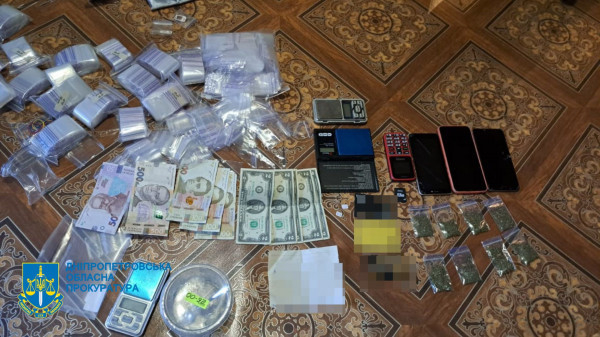 На Дніпропетровщині виявлено потужне угрупування, яке займалось продажем наркотичних речовин2
