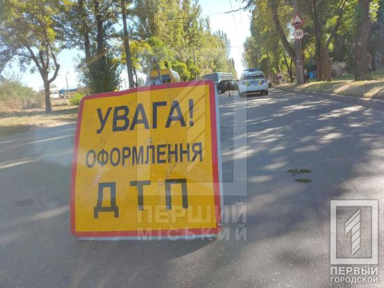 Не розминулися лівими боками: у Кривому Розі поблизу бульвару Маршала Василевського зіштовхнулися ВАЗ та Fiat, є постраждалі3