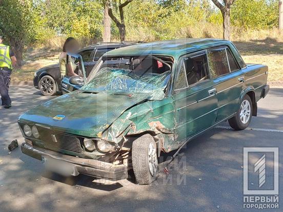 Не розминулися лівими боками: у Кривому Розі поблизу бульвару Маршала Василевського зіштовхнулися ВАЗ та Fiat, є постраждалі1