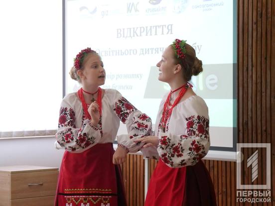 О. Вілкул: «За підтримки наших партнерів з німецького фонду GIZ у Саксаганському районі відкрили сучасний освітній хаб – простір  для розвитку та дозвілля маленьких криворіжців і дітей ВПО»4