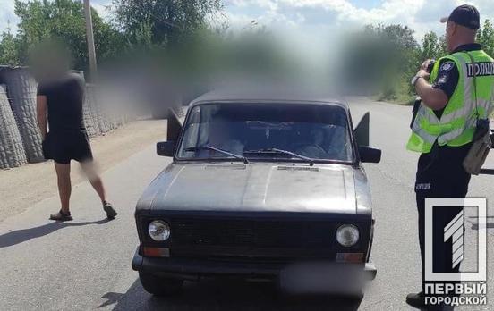 П’яний, без водійського посвідчення, із забороненим гучномовцем: у Кривому Розі патрульні виявили ряд порушень у водія, що не зупинився на блокпосту