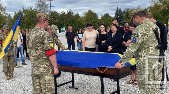 Попри поранення його знову тягнуло на фронт: у Кривому Розі рідні та побратими востаннє були поруч зі штаб-сержантом Василем Гриценко, який довгий час вважався безвісті зниклим1