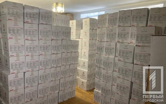«Потреба в руках завжди є»: Криворізький осередок Товариства Червоного хреста отримав значний гуманітарний вантаж для ВПО
