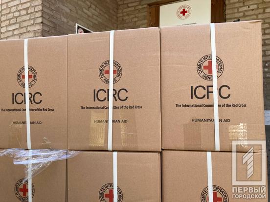 «Потреба в руках завжди є»: Криворізький осередок Товариства Червоного хреста отримав значний гуманітарний вантаж для ВПО3
