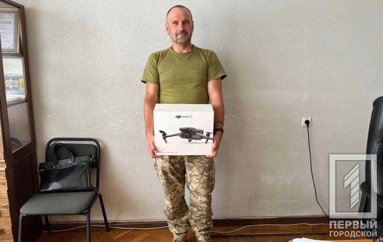 Рій дронів, автомобілі і продукти: Рада оборони Кривого Рогу відправила величезний вантаж допомоги українським воїнам для протистояння ворогу