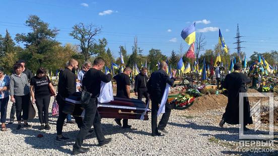 Рятував побратимів з-під обстрілу: у Кривому Розі простилися з 35-річним захисником Сергієм Чорноволом3