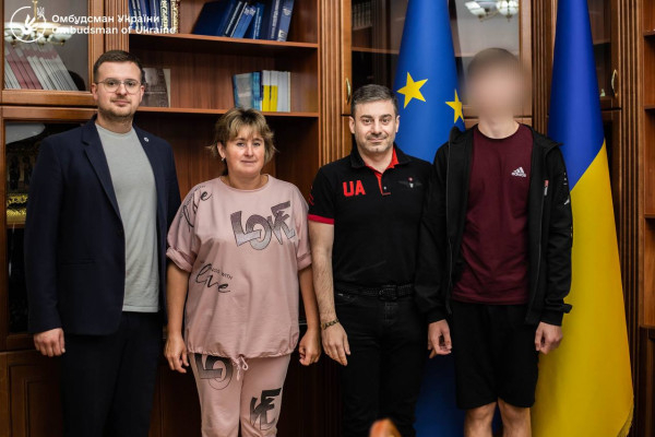Ще троє підлітків, викрадених росіянами, повернені в Україну0