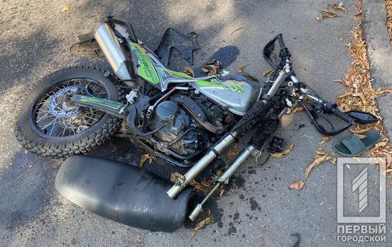 Травма голови, численні перелами, садна та забої: у Металургійному районі в ДТП постраждав маленький пасажир мотоциклу