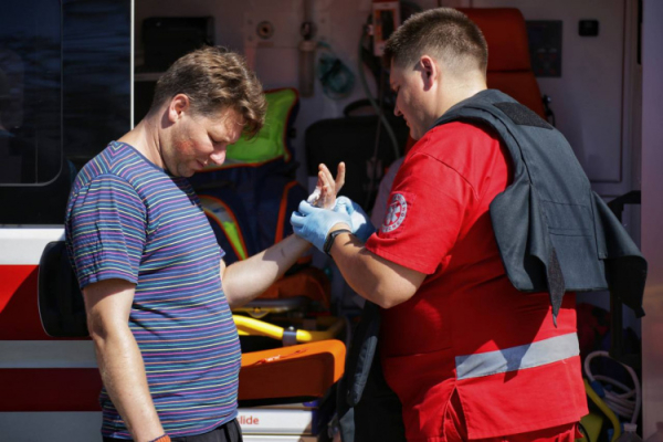 Троє людей в реанімації: внаслідок ракетного удару постраждали десятки криворіжців