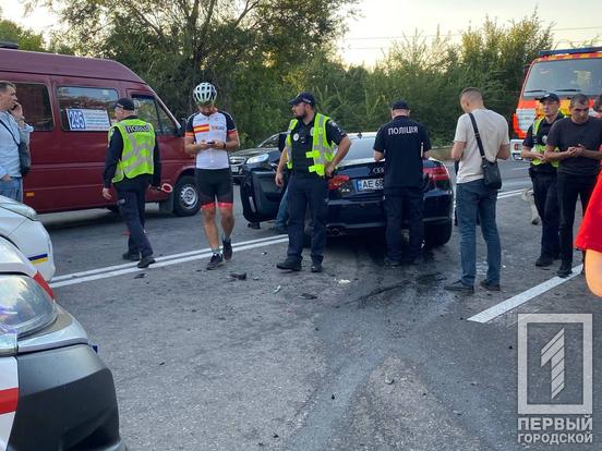 У Кривому Розі Audi протаранила тролейбус: водій загинув на місці, трьох постраждалих – ушпиталили3