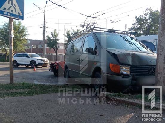 У Кривому Розі через ДТП з ВАЗ та Mercedes постраждала вагітна жінка1