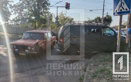 У Кривому Розі через ДТП з ВАЗ та Mercedes постраждала вагітна жінка