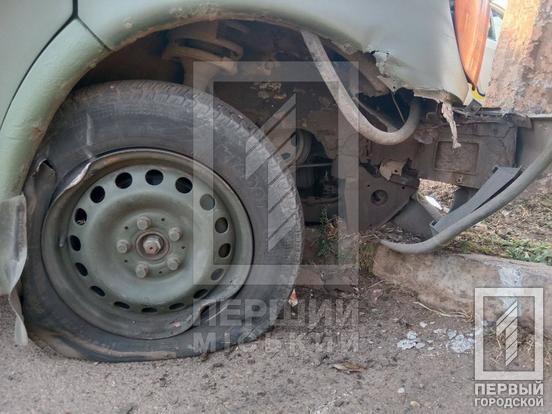 У Кривому Розі через ДТП з ВАЗ та Mercedes постраждала вагітна жінка4