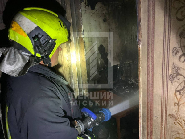 У Кривому Розі літній чоловік ледь не згорів заживо у власній оселі6